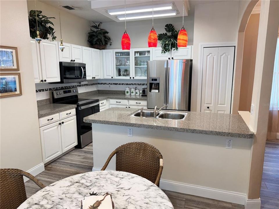 Active With Contract: $314,750 (2 beds, 2 baths, 1722 Square Feet)