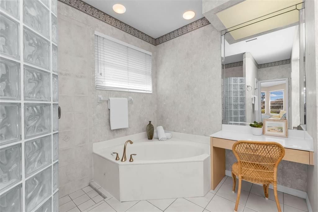 待售: $849,000 (3 贝兹, 2 浴室, 2495 平方英尺)