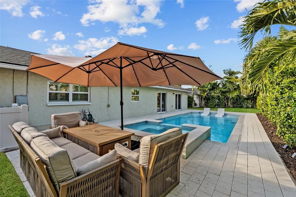 待售: $1,350,000 (3 贝兹, 2 浴室, 2124 平方英尺)