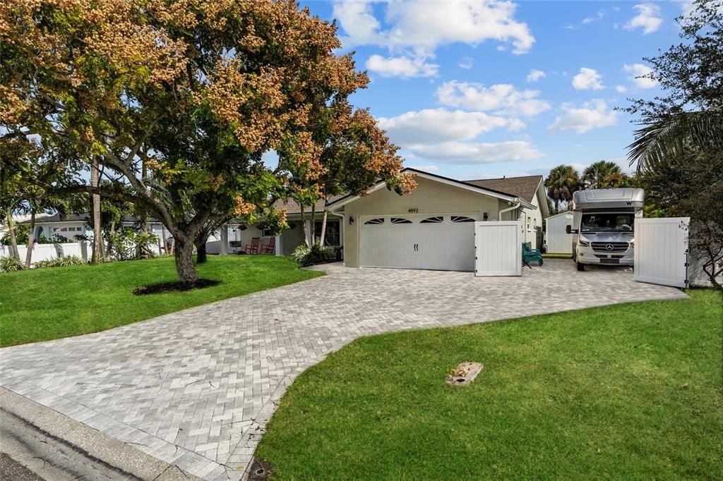 待售: $1,350,000 (3 贝兹, 2 浴室, 2124 平方英尺)