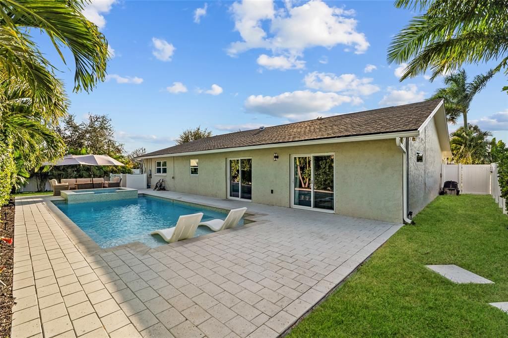 待售: $1,350,000 (3 贝兹, 2 浴室, 2124 平方英尺)