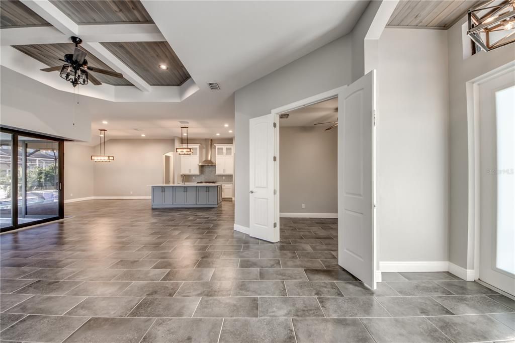 待售: $699,900 (4 贝兹, 3 浴室, 2182 平方英尺)