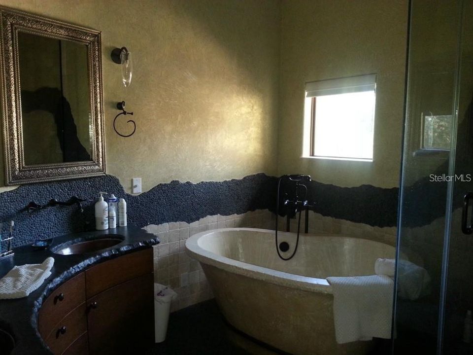 For Rent: $6,500 (5 beds, 3 baths, 3348 Square Feet)