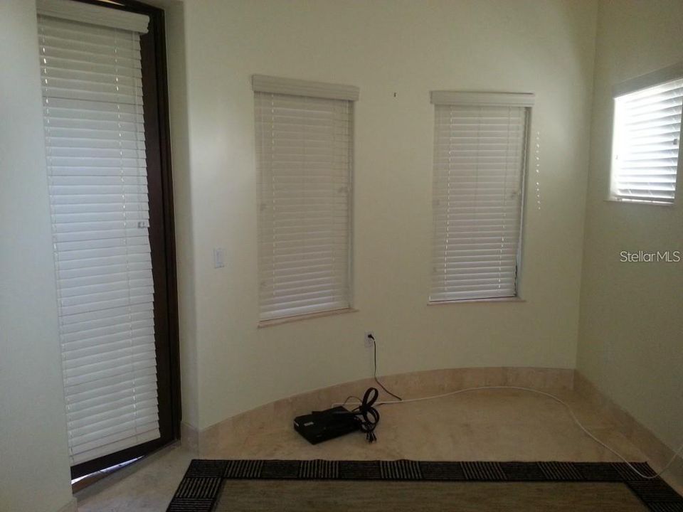 For Rent: $6,500 (5 beds, 3 baths, 3348 Square Feet)