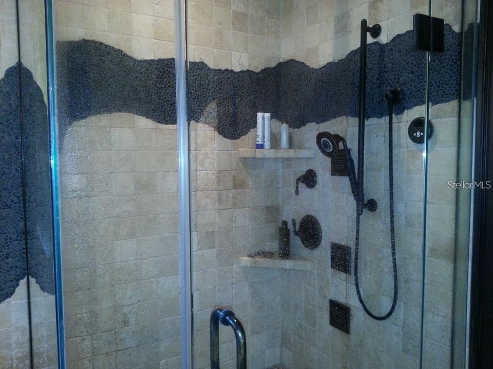 For Rent: $6,500 (5 beds, 3 baths, 3348 Square Feet)