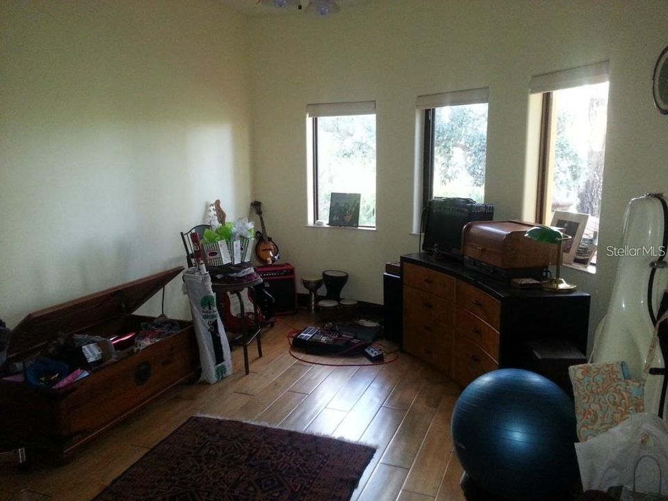 For Rent: $6,500 (5 beds, 3 baths, 3348 Square Feet)