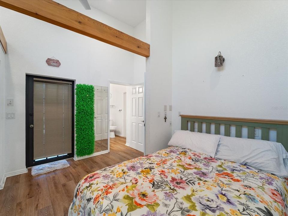 Под контрактом: $500,000 (4 спален, 4 ванн, 2432 Квадратных фут)