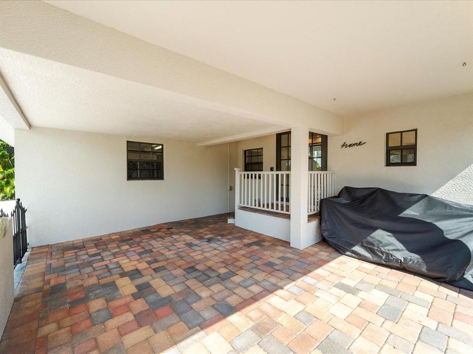 Под контрактом: $500,000 (4 спален, 4 ванн, 2432 Квадратных фут)