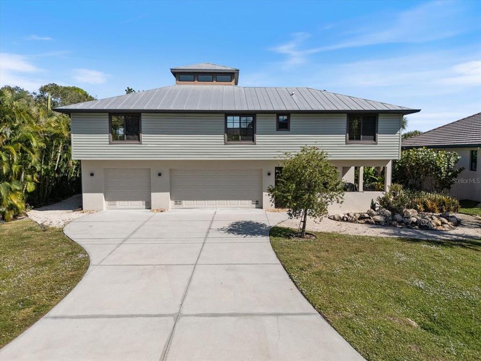 Под контрактом: $500,000 (4 спален, 4 ванн, 2432 Квадратных фут)