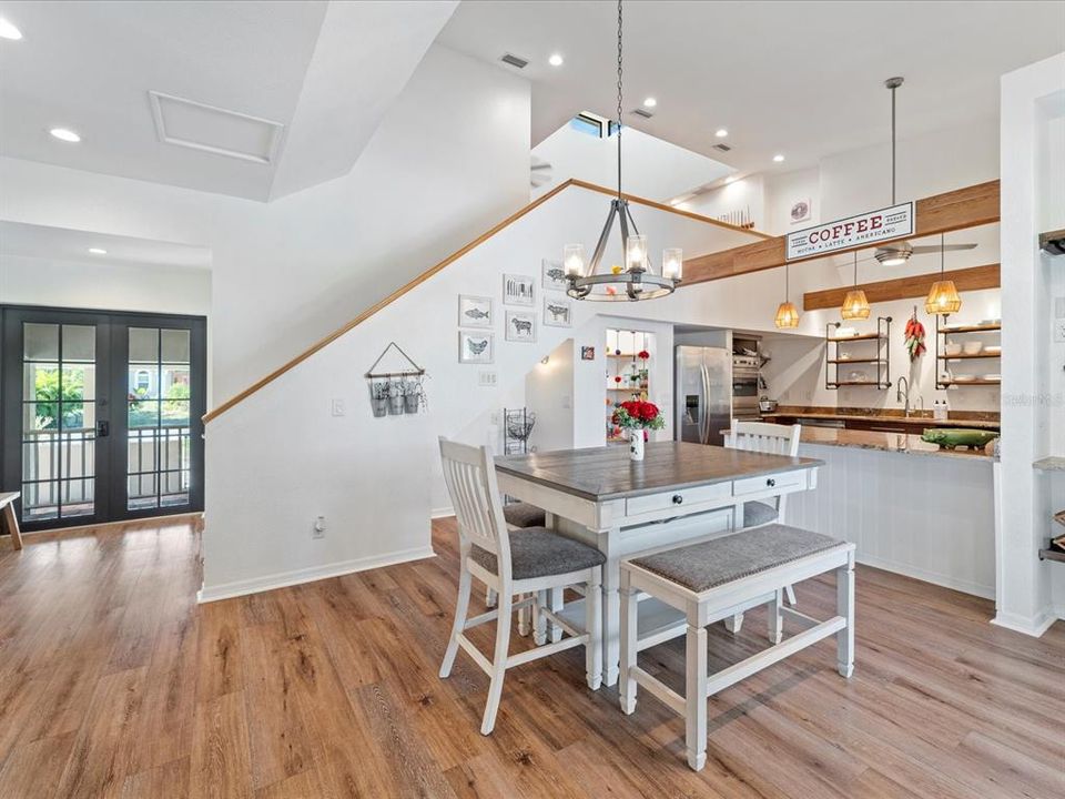 Под контрактом: $500,000 (4 спален, 4 ванн, 2432 Квадратных фут)