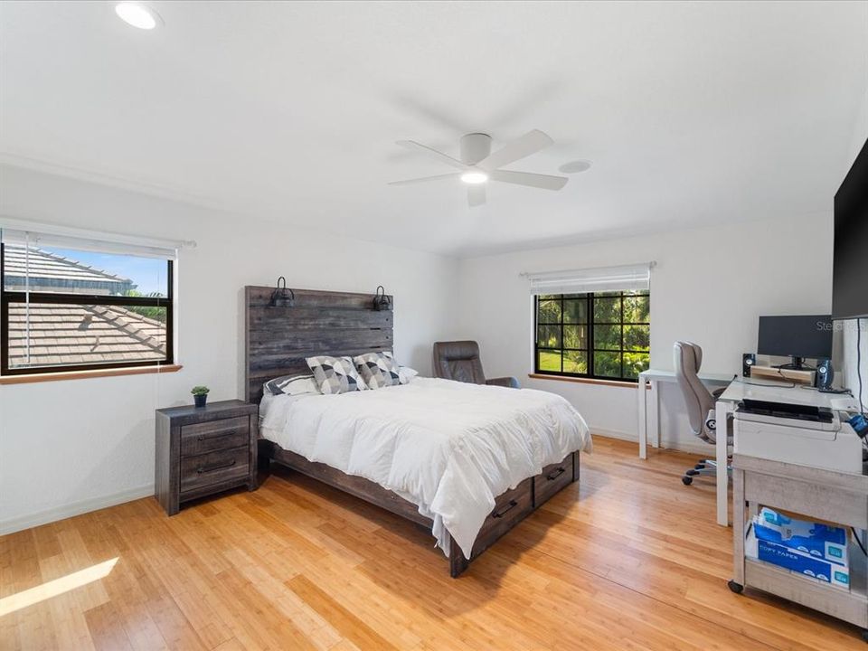 Под контрактом: $500,000 (4 спален, 4 ванн, 2432 Квадратных фут)