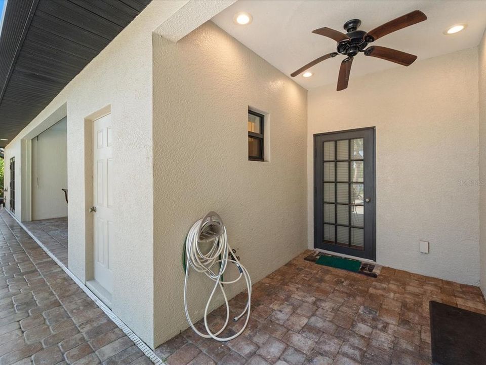 Под контрактом: $500,000 (4 спален, 4 ванн, 2432 Квадратных фут)