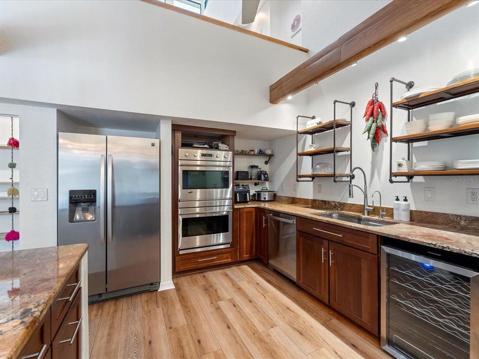 Под контрактом: $500,000 (4 спален, 4 ванн, 2432 Квадратных фут)