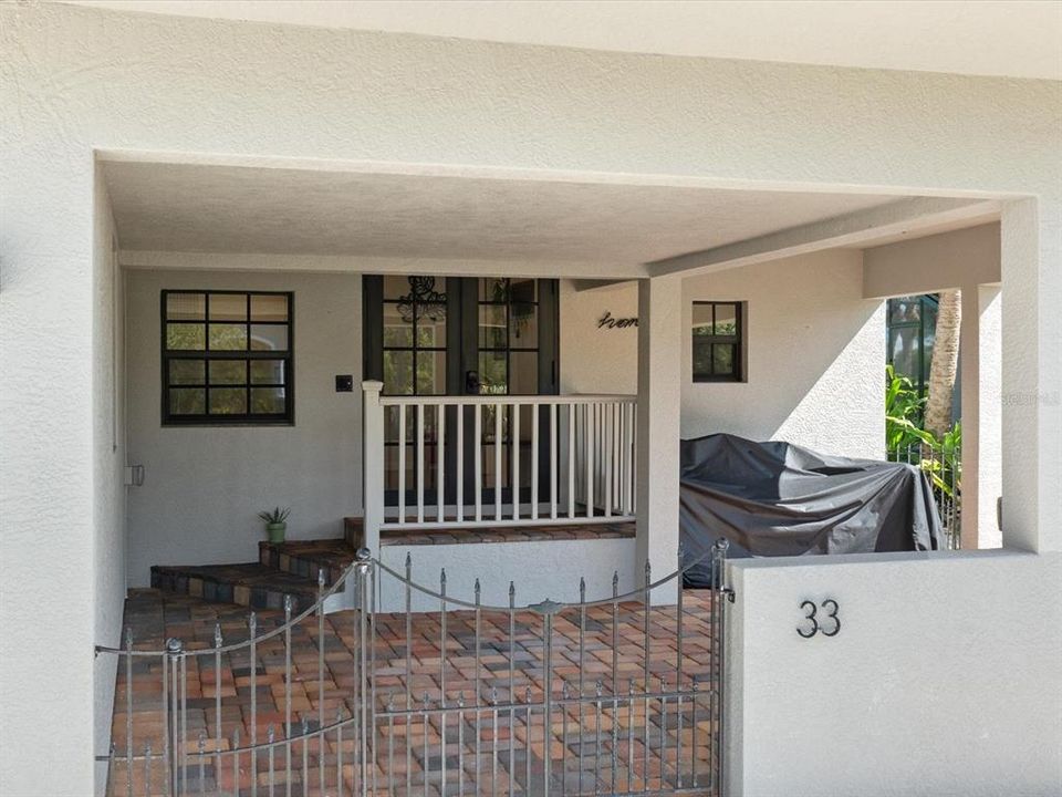 Под контрактом: $500,000 (4 спален, 4 ванн, 2432 Квадратных фут)