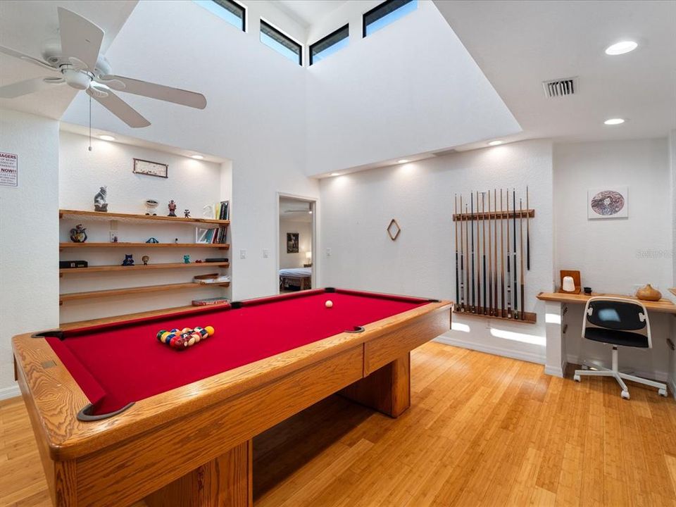 Под контрактом: $500,000 (4 спален, 4 ванн, 2432 Квадратных фут)