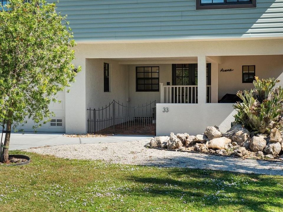 Под контрактом: $500,000 (4 спален, 4 ванн, 2432 Квадратных фут)