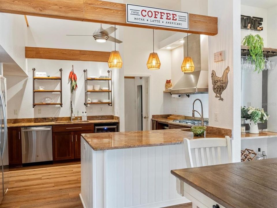 Под контрактом: $500,000 (4 спален, 4 ванн, 2432 Квадратных фут)