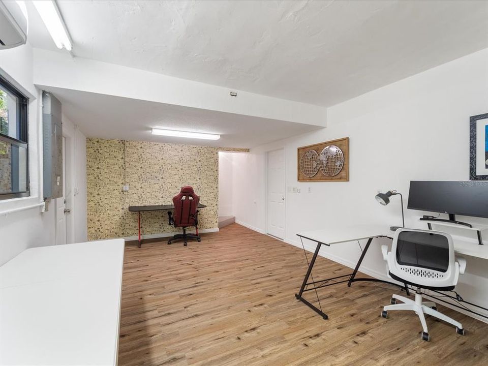 Под контрактом: $500,000 (4 спален, 4 ванн, 2432 Квадратных фут)