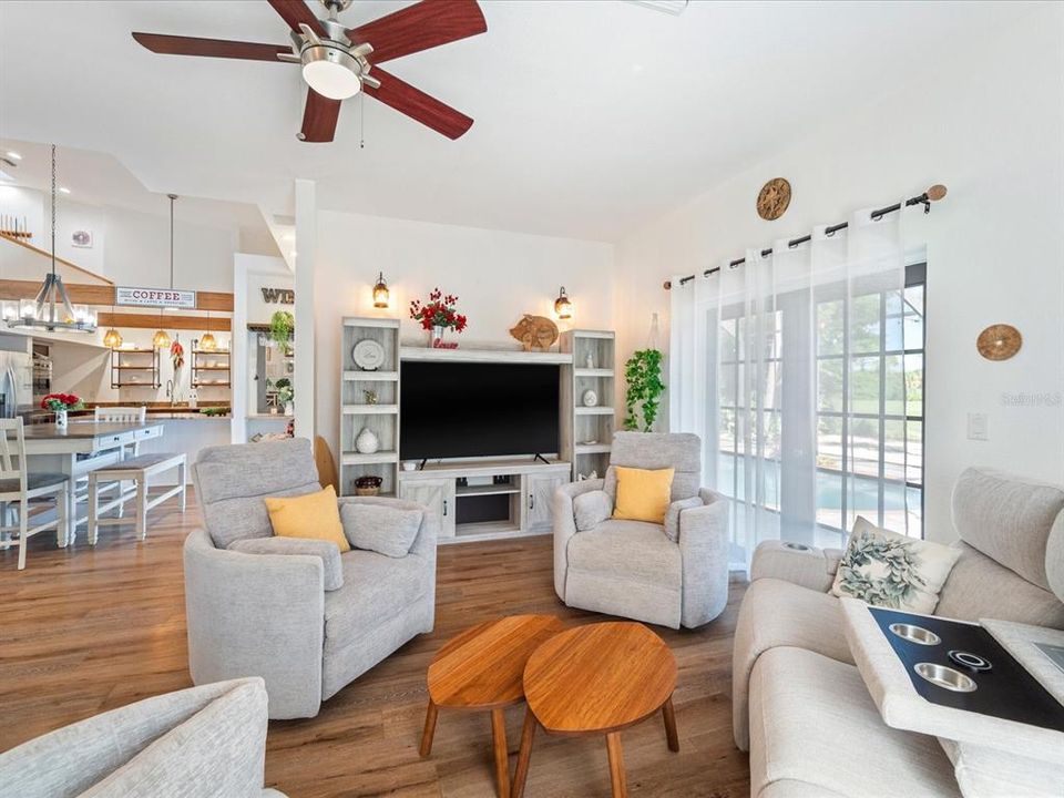 Под контрактом: $500,000 (4 спален, 4 ванн, 2432 Квадратных фут)