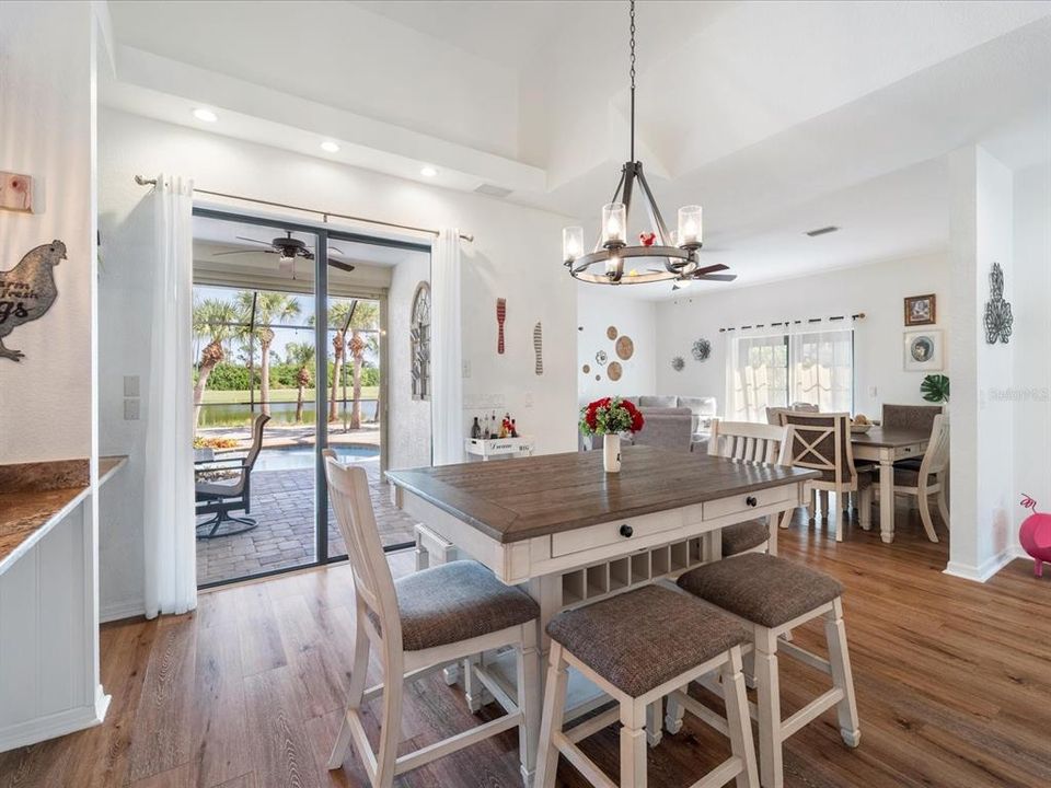 Под контрактом: $500,000 (4 спален, 4 ванн, 2432 Квадратных фут)