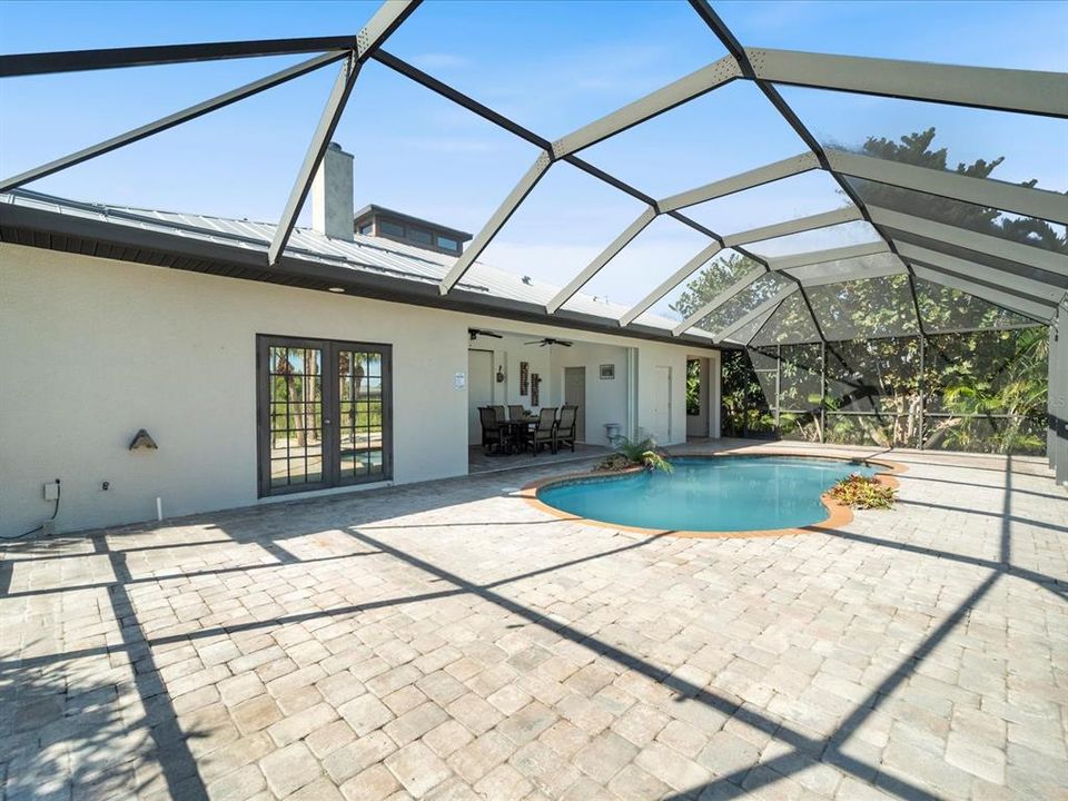 Под контрактом: $500,000 (4 спален, 4 ванн, 2432 Квадратных фут)