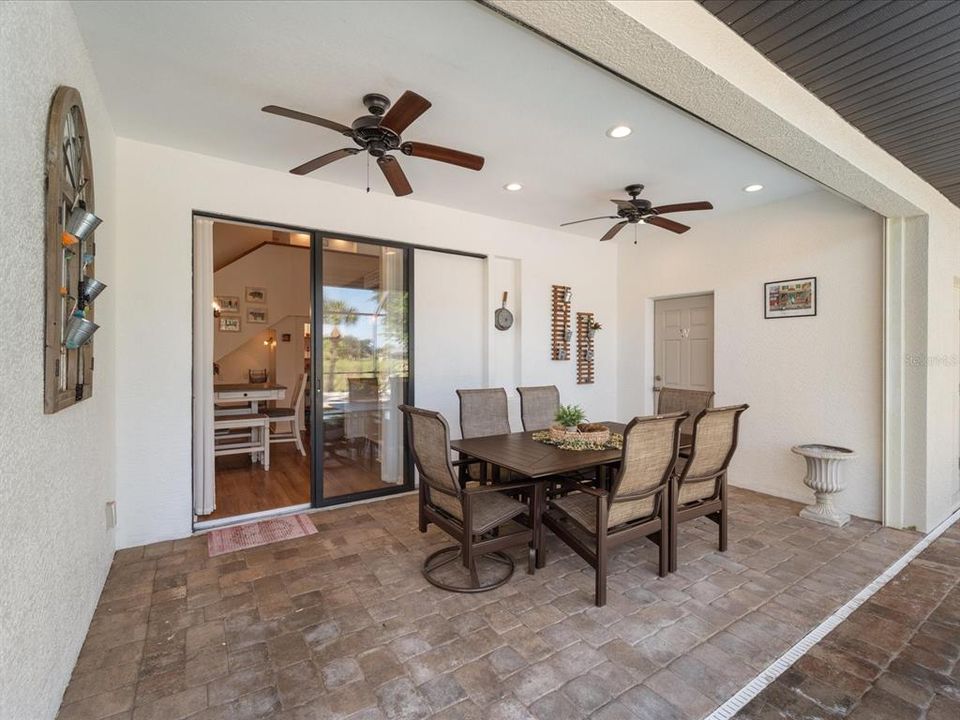 Под контрактом: $500,000 (4 спален, 4 ванн, 2432 Квадратных фут)