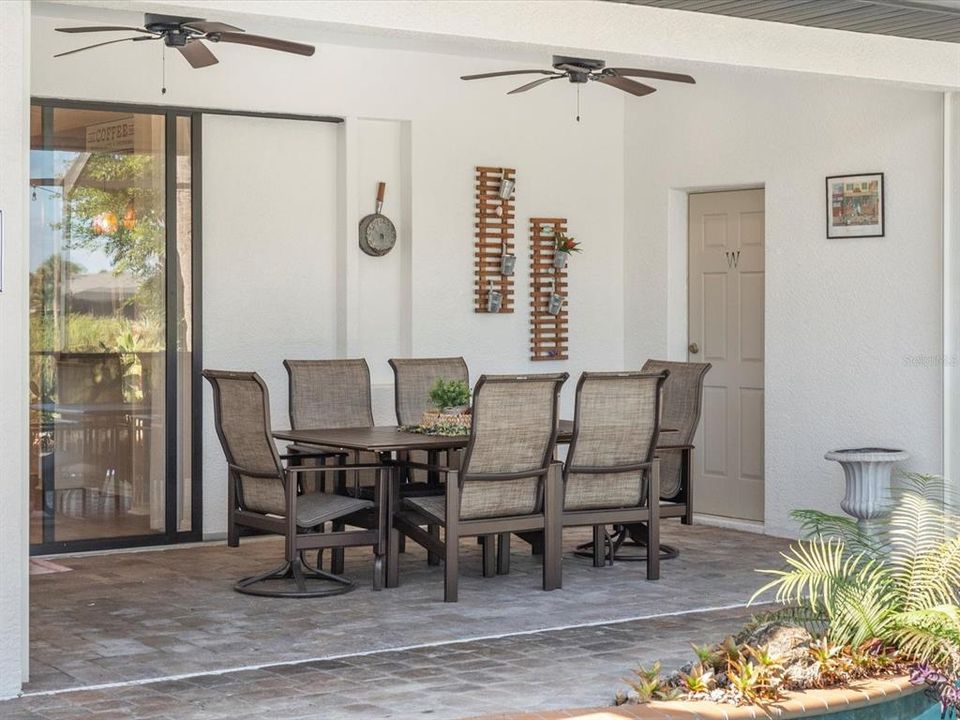 Под контрактом: $500,000 (4 спален, 4 ванн, 2432 Квадратных фут)