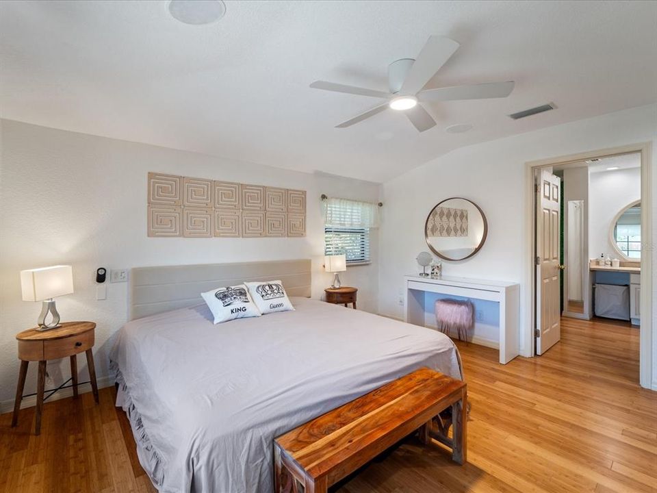 Под контрактом: $500,000 (4 спален, 4 ванн, 2432 Квадратных фут)