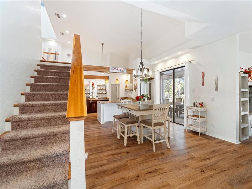 Под контрактом: $500,000 (4 спален, 4 ванн, 2432 Квадратных фут)