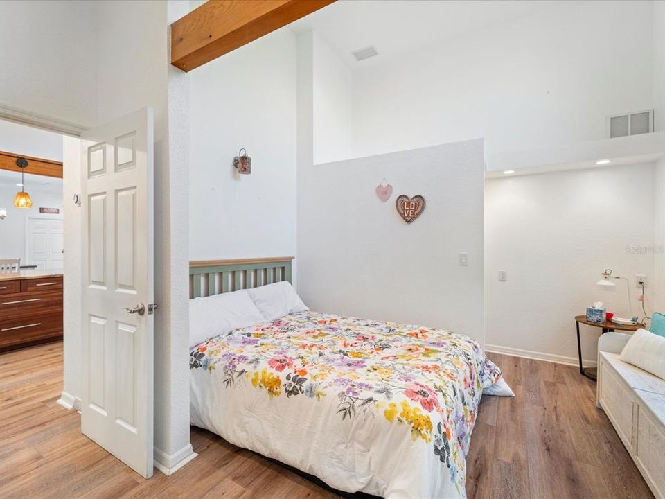 Под контрактом: $500,000 (4 спален, 4 ванн, 2432 Квадратных фут)