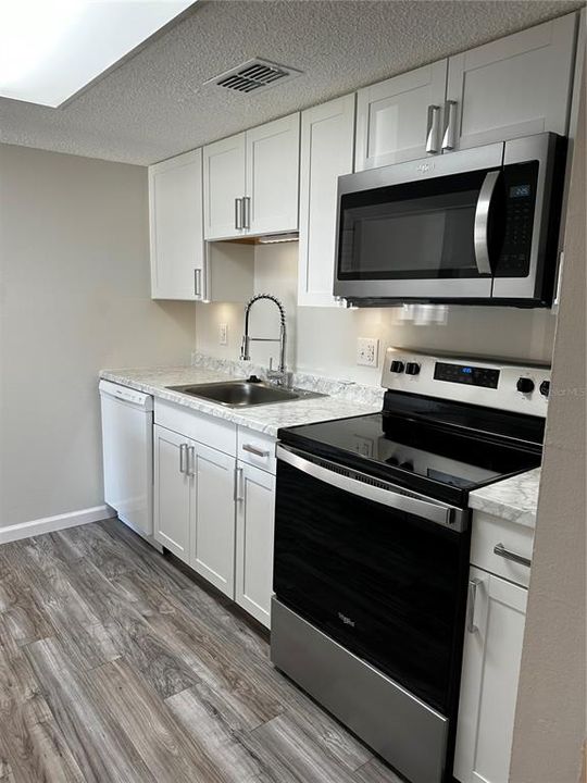 В аренду: $1,650 (2 спален, 2 ванн, 915 Квадратных фут)