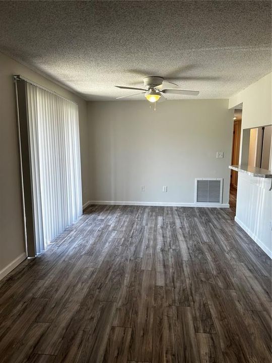 В аренду: $1,650 (2 спален, 2 ванн, 915 Квадратных фут)