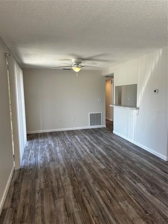 В аренду: $1,650 (2 спален, 2 ванн, 915 Квадратных фут)