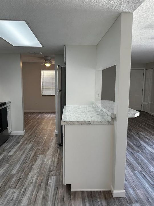 В аренду: $1,650 (2 спален, 2 ванн, 915 Квадратных фут)