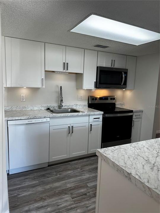 В аренду: $1,650 (2 спален, 2 ванн, 915 Квадратных фут)