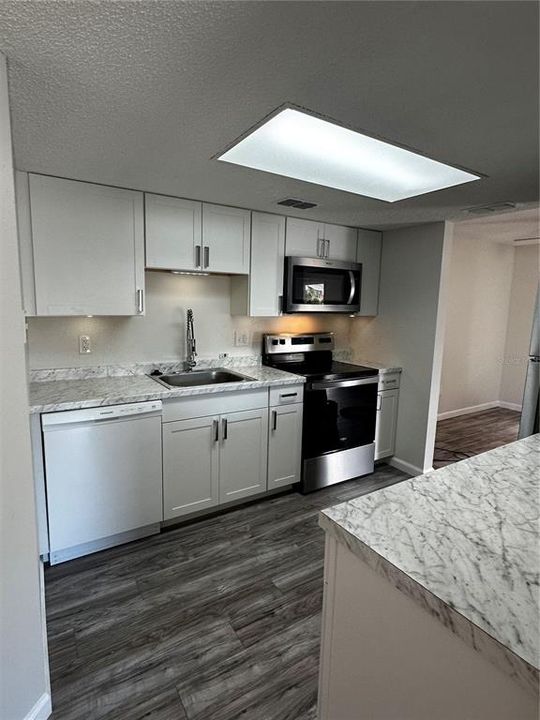 В аренду: $1,650 (2 спален, 2 ванн, 915 Квадратных фут)