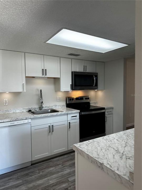 В аренду: $1,650 (2 спален, 2 ванн, 915 Квадратных фут)