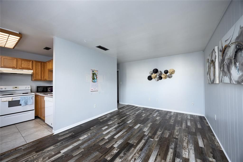 待售: $95,000 (1 贝兹, 1 浴室, 540 平方英尺)