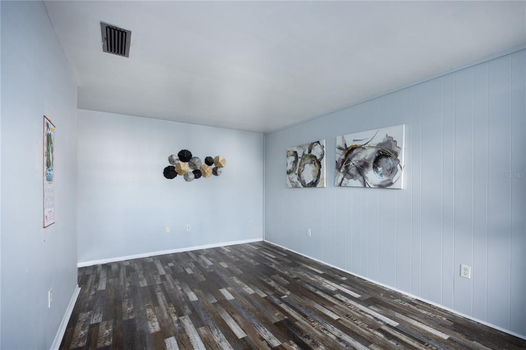 待售: $95,000 (1 贝兹, 1 浴室, 540 平方英尺)