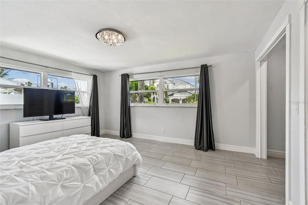 На продажу: $2,600,000 (5 спален, 3 ванн, 3463 Квадратных фут)