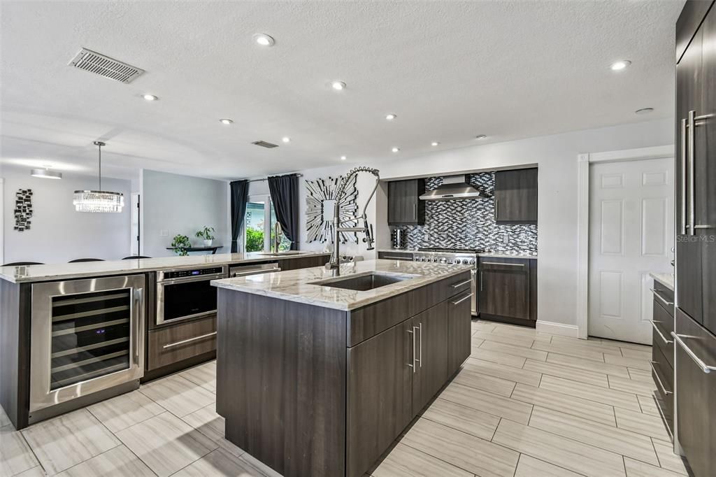 На продажу: $2,600,000 (5 спален, 3 ванн, 3463 Квадратных фут)