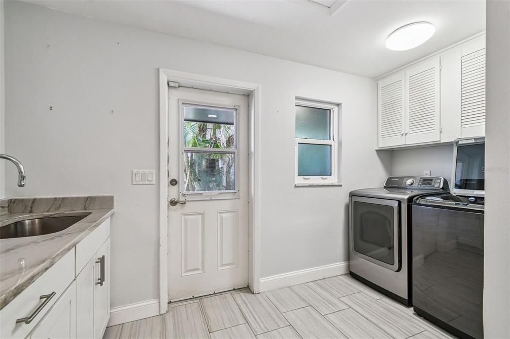 На продажу: $2,600,000 (5 спален, 3 ванн, 3463 Квадратных фут)