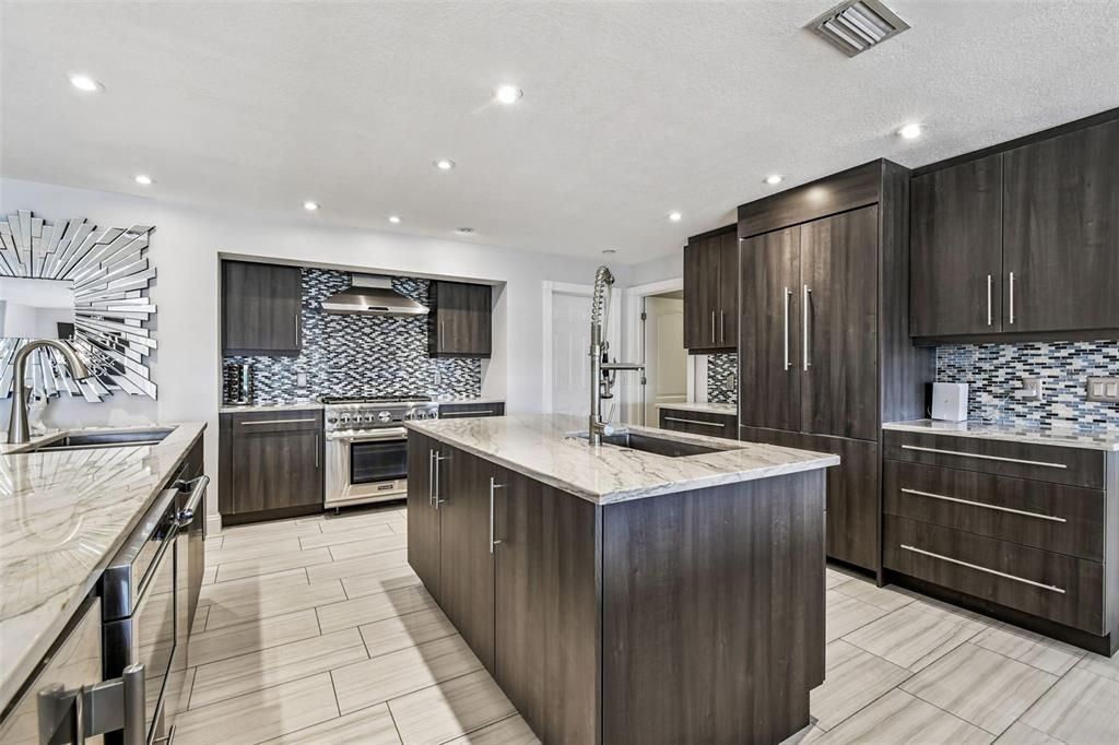 На продажу: $2,600,000 (5 спален, 3 ванн, 3463 Квадратных фут)