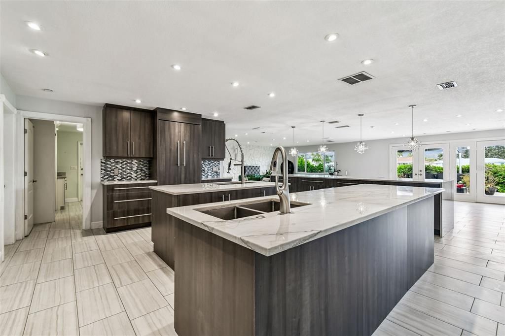 На продажу: $2,600,000 (5 спален, 3 ванн, 3463 Квадратных фут)