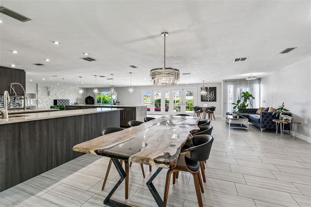 На продажу: $2,600,000 (5 спален, 3 ванн, 3463 Квадратных фут)