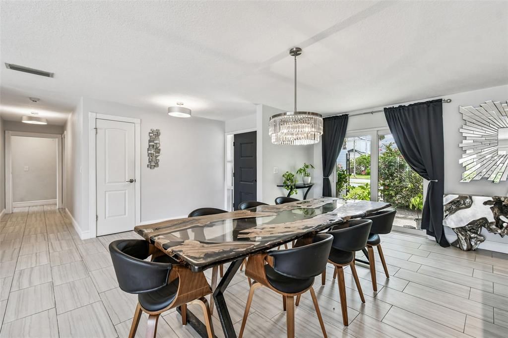 На продажу: $2,600,000 (5 спален, 3 ванн, 3463 Квадратных фут)