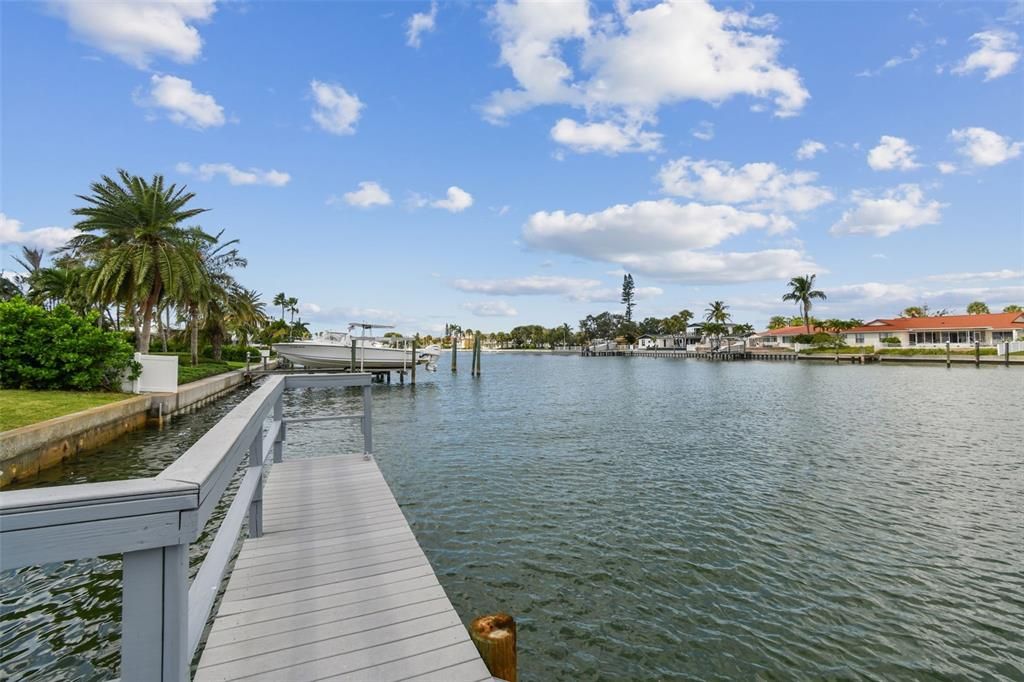 На продажу: $2,600,000 (5 спален, 3 ванн, 3463 Квадратных фут)