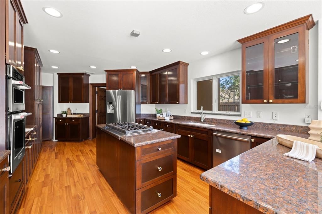 待售: $2,995,000 (5 贝兹, 6 浴室, 4456 平方英尺)