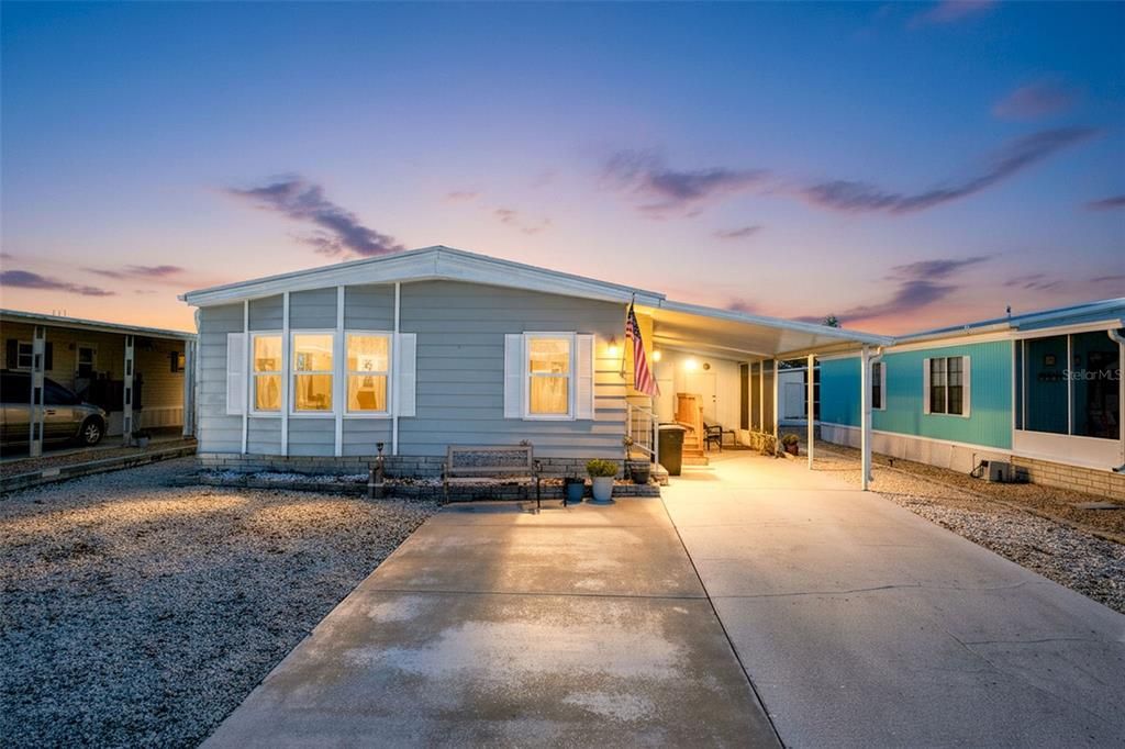 For Sale: $154,900 (2 beds, 2 baths, 1144 Square Feet)