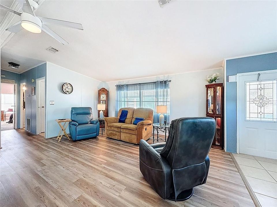 For Sale: $154,900 (2 beds, 2 baths, 1144 Square Feet)